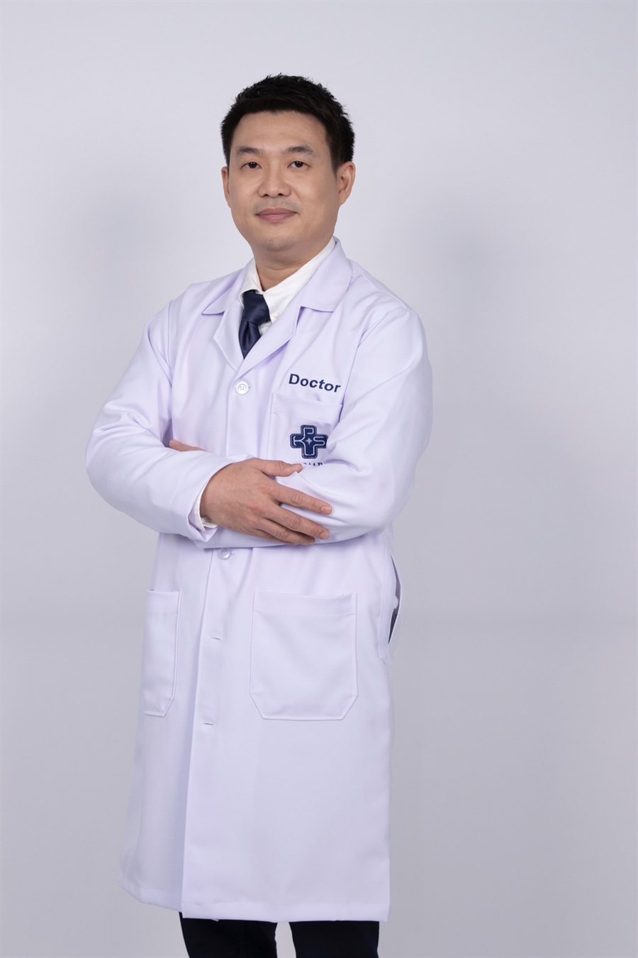Dr. Sumet Bunyajetpong, plastic surgeon, in a white coat